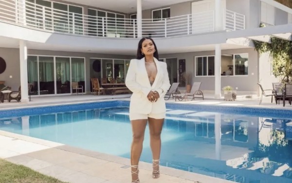 camila de almeida loures feet 4