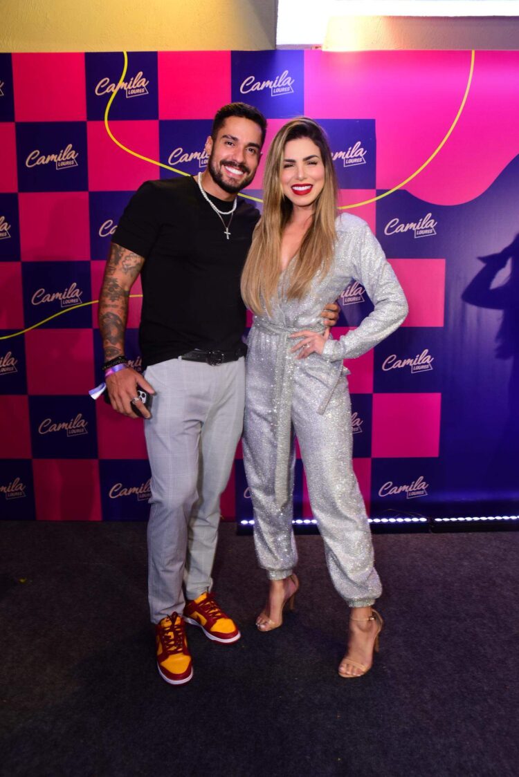 camila de almeida loures feet 5