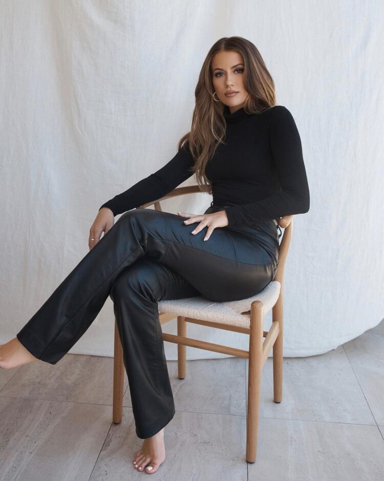 camilla amaral feet 5