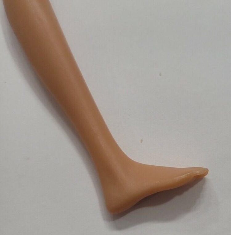 camryn the doll feet 1