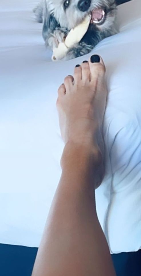 candelaria molfese feet