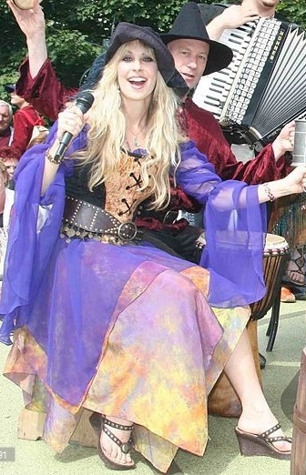 candice night feet 3