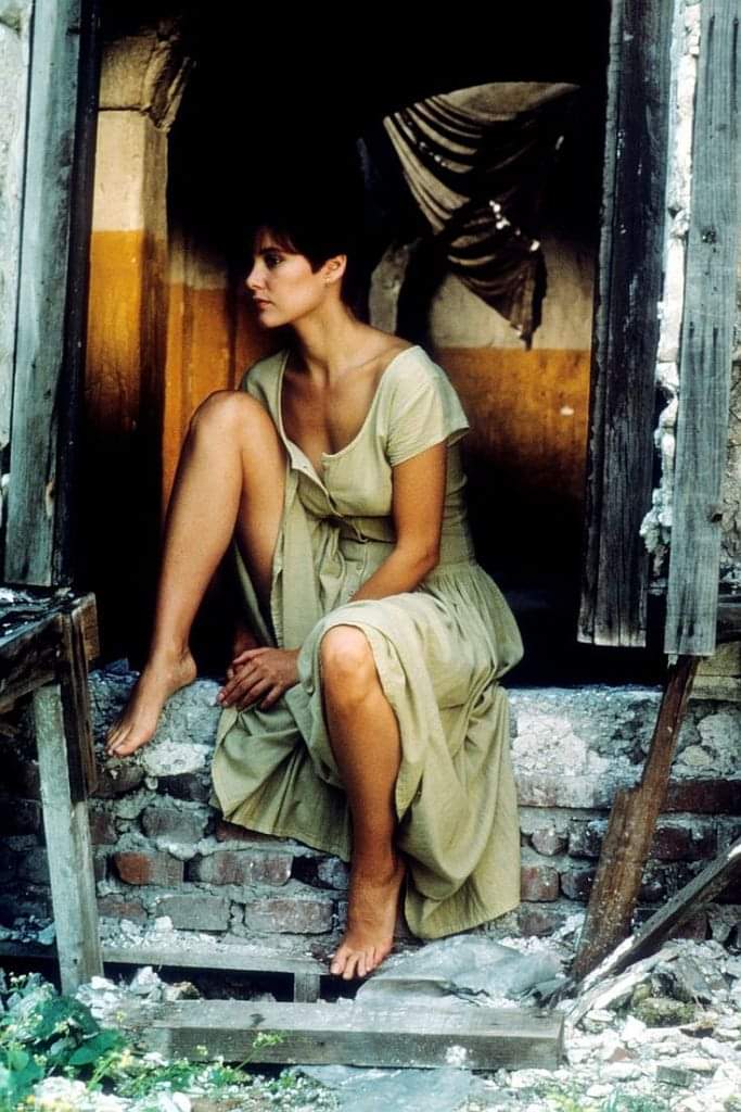 carey lowell feet 2