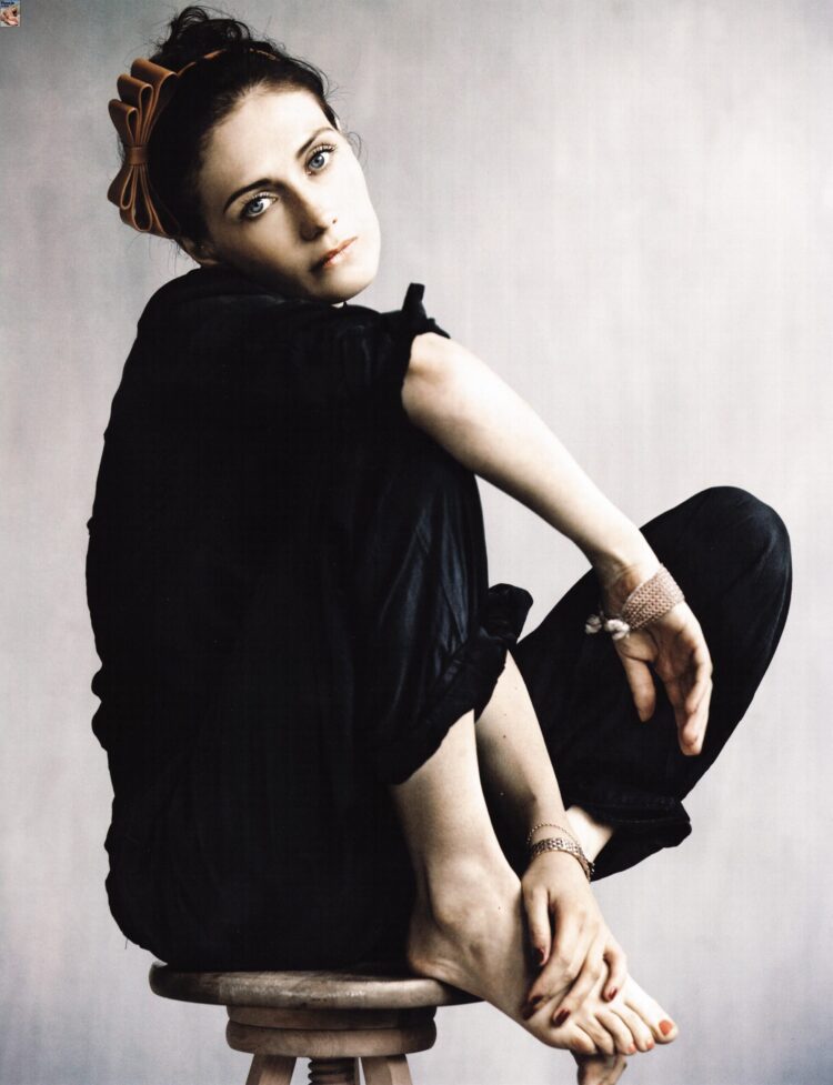 carice van houten feet scaled