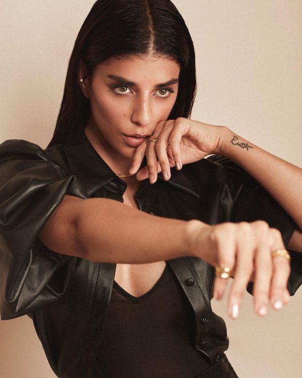 carla ruth dennis feet 6