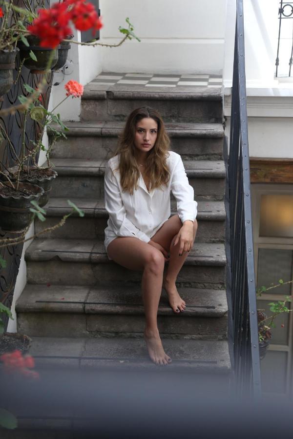 carlota domingo feet 4