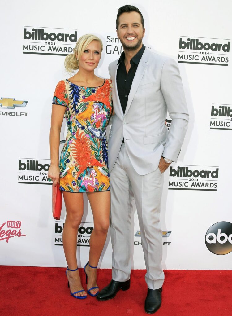 carlyn bryan feet scaled