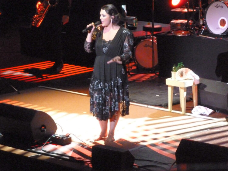 caro emerald feet 6