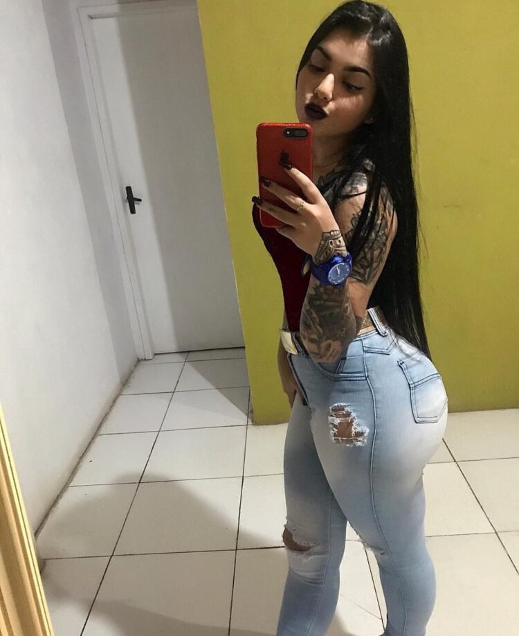 carol mouraah feet 3