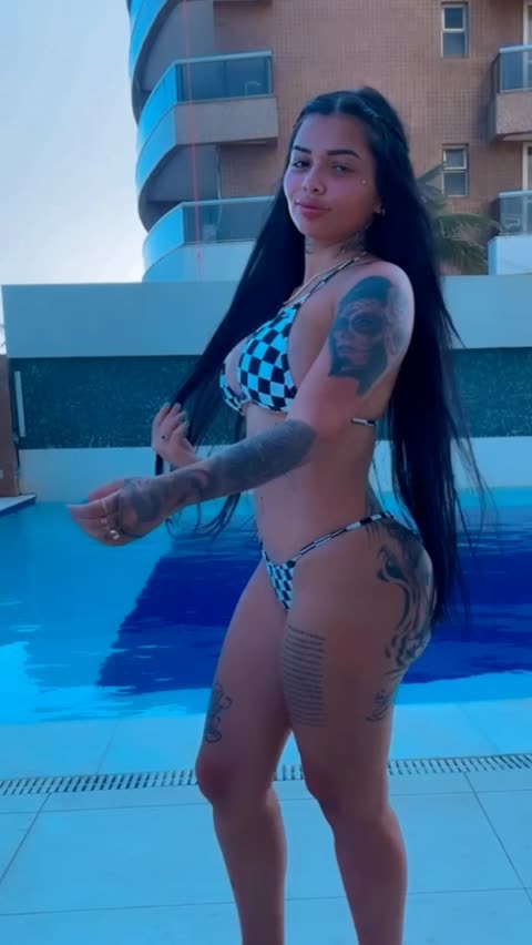 carol mouraah feet 6