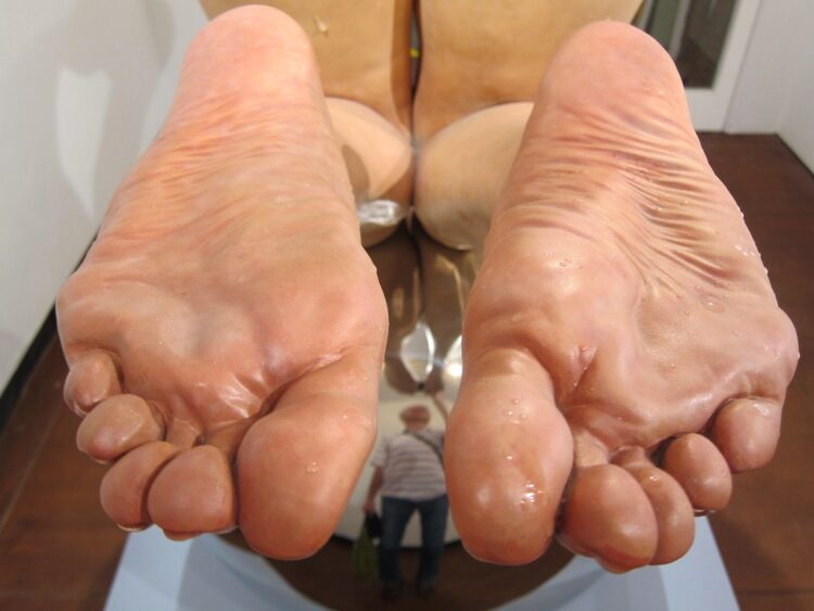 carole feuerman feet