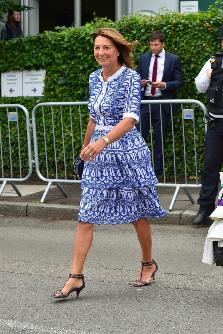 carole middleton feet scaled