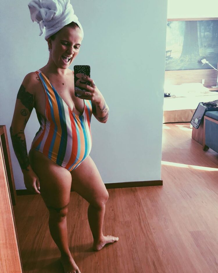 carolina deslandes feet 4