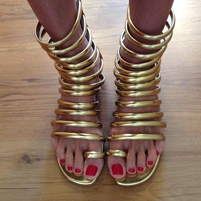 carolina magalhaes feet