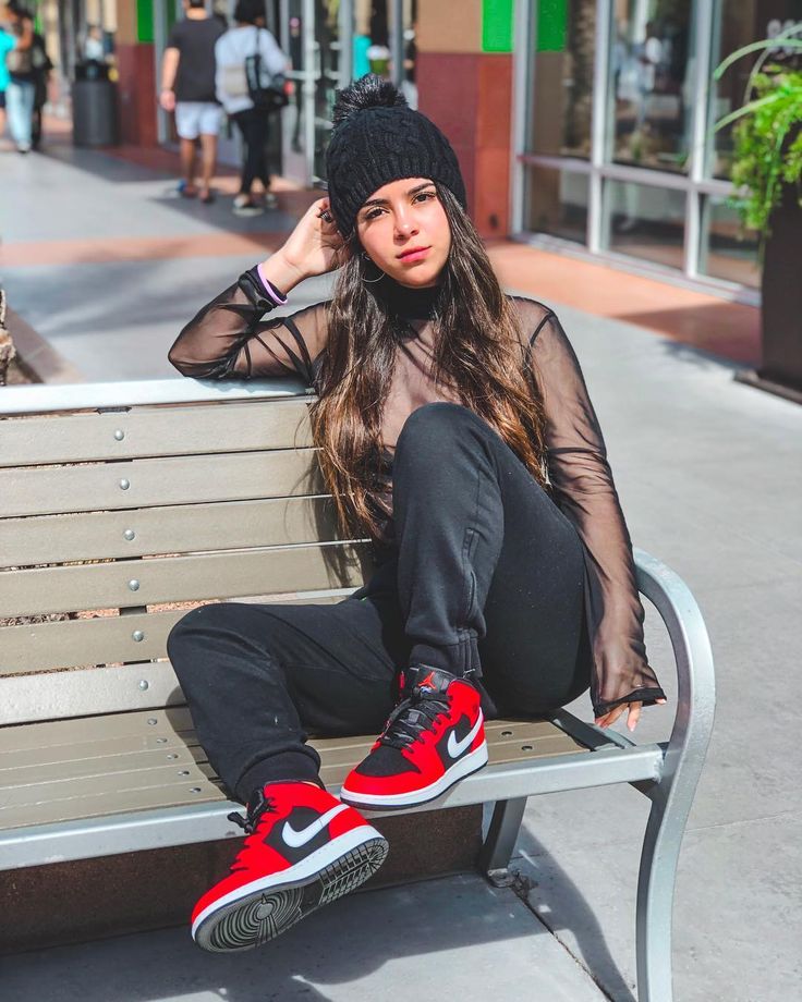 carolina munhoz feet