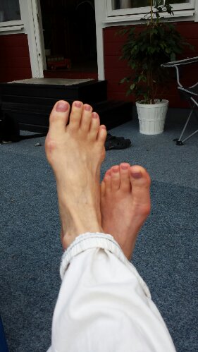 carolina neurath feet 6
