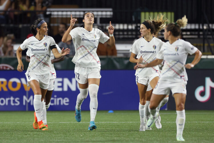 carolina ordonez feet 4