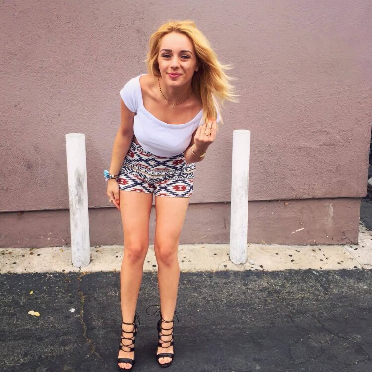 caroline aghajanian feet 5