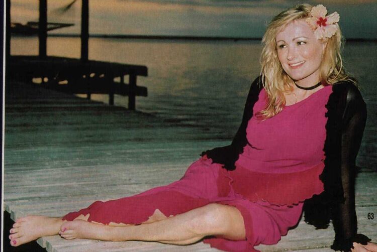 caroline aherne feet