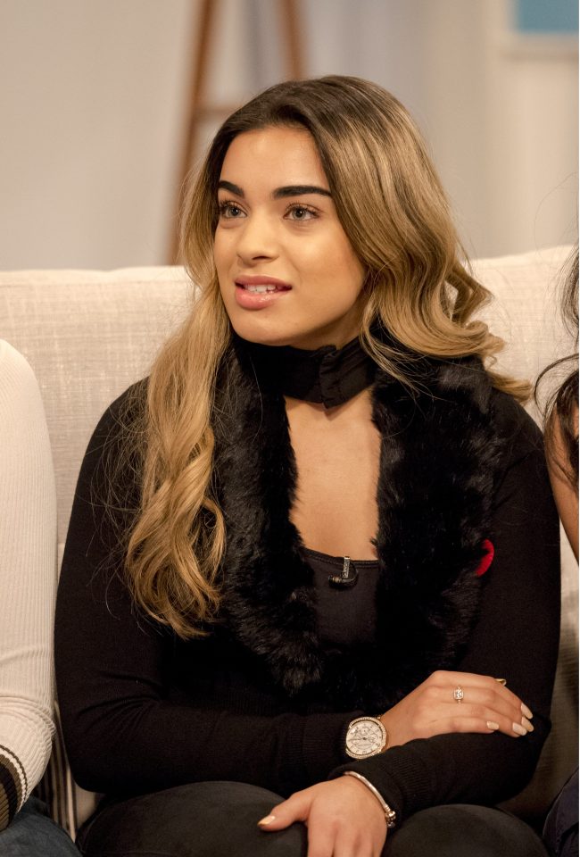 caroline alvares feet 6