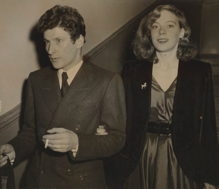 caroline blackwood feet 5