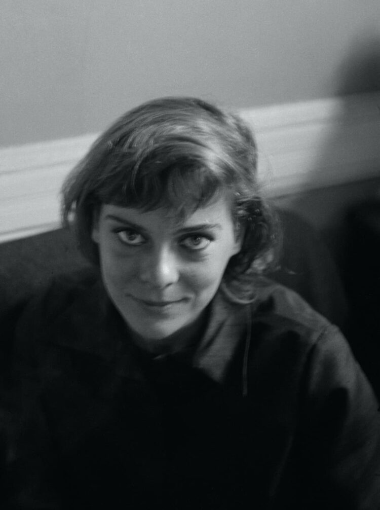 caroline blackwood feet 6