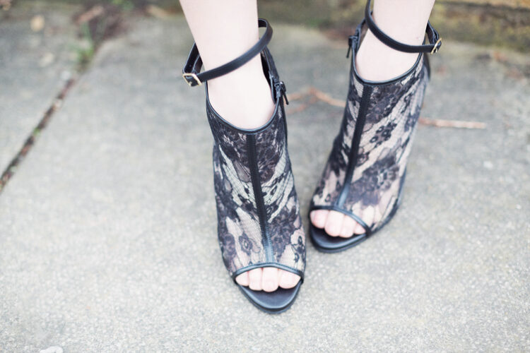 caroline blomst feet 1