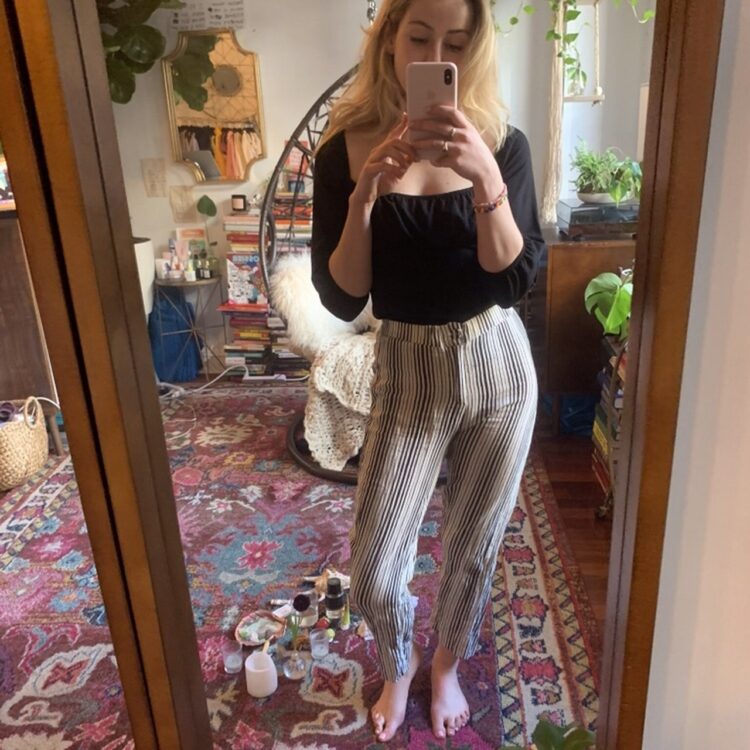 caroline calloway feet