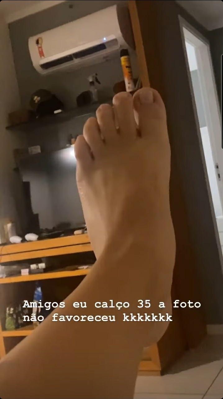 caroline dallarosa feet 1