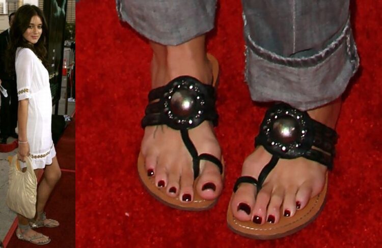 caroline damore feet 2
