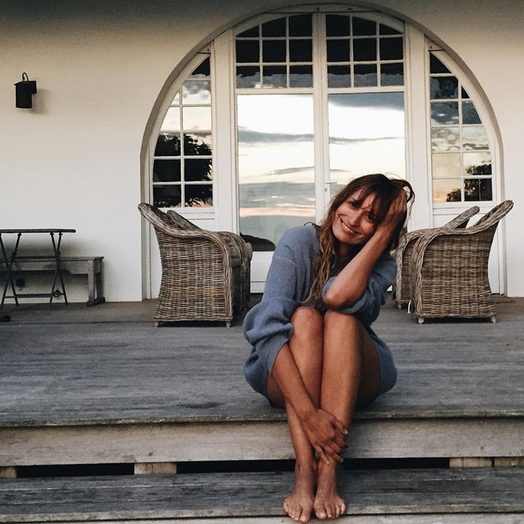 caroline de maigret feet