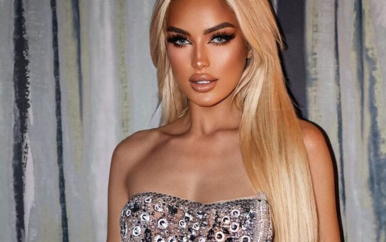 caroline dollar feet 5