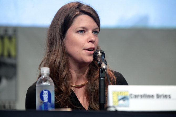 caroline dries feet 3