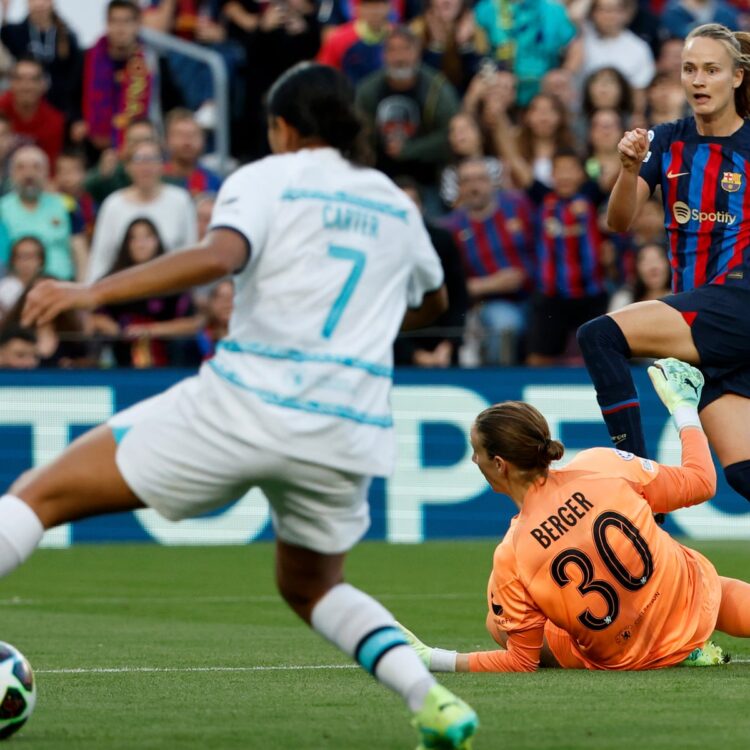 caroline graham hansen feet 5