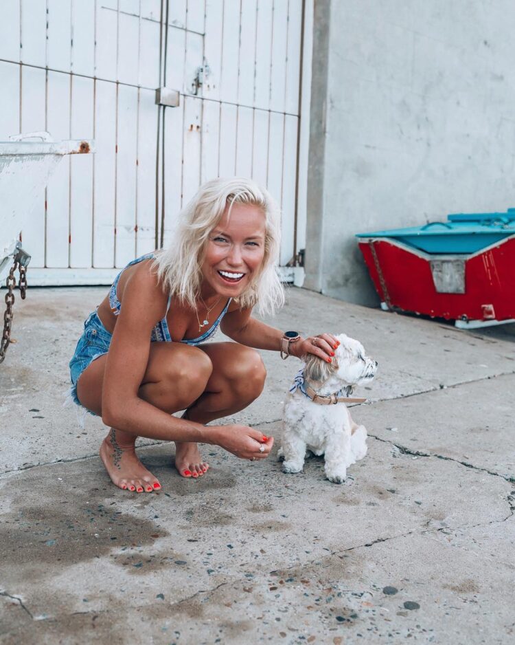 caroline groth feet 3