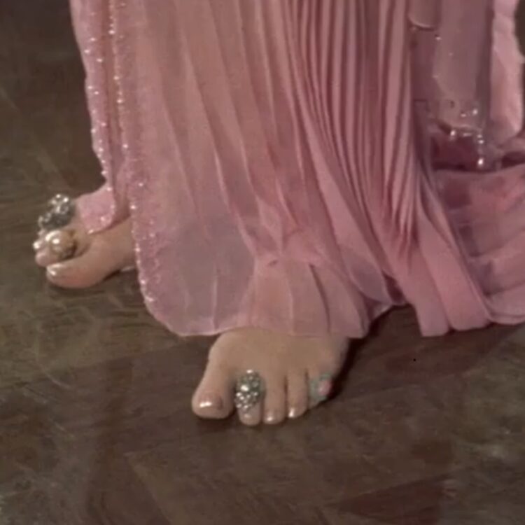 caroline jones feet 2