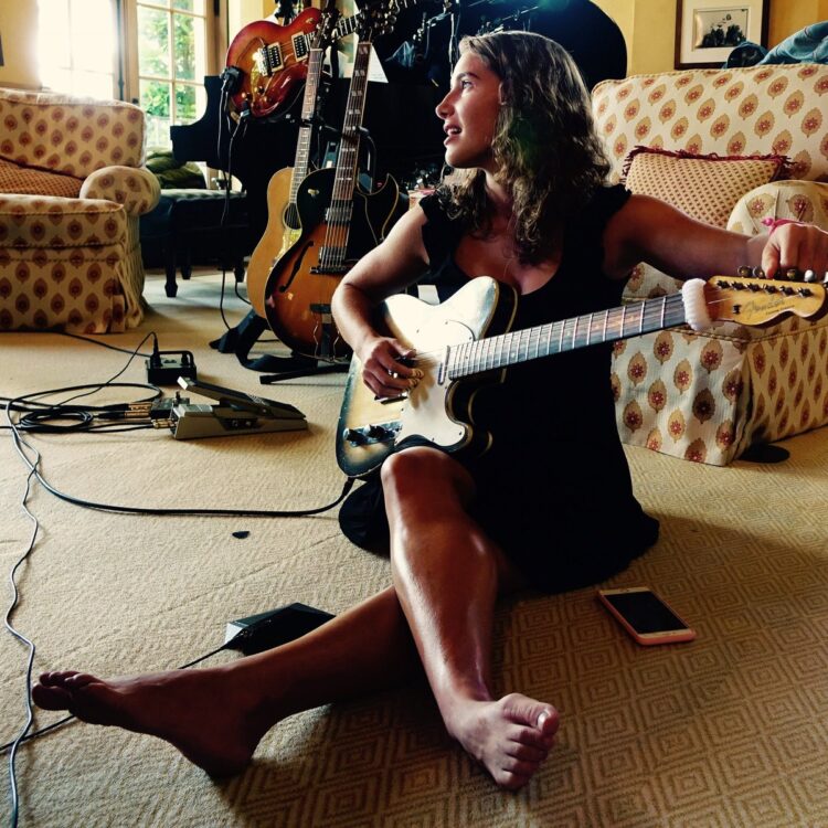 caroline jones feet 6