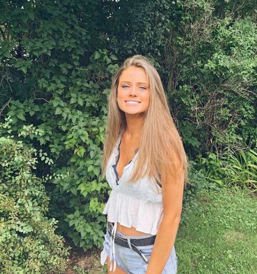 caroline lusk feet 5