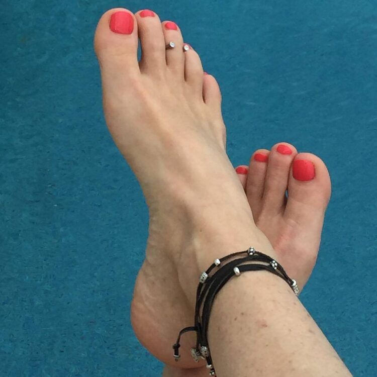 caroline neron feet 2