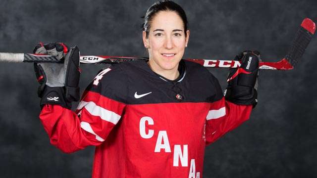 caroline ouellette feet 4