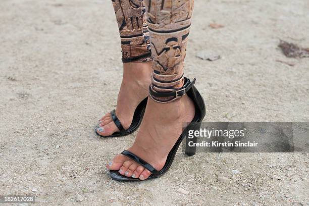 caroline roxy feet 3