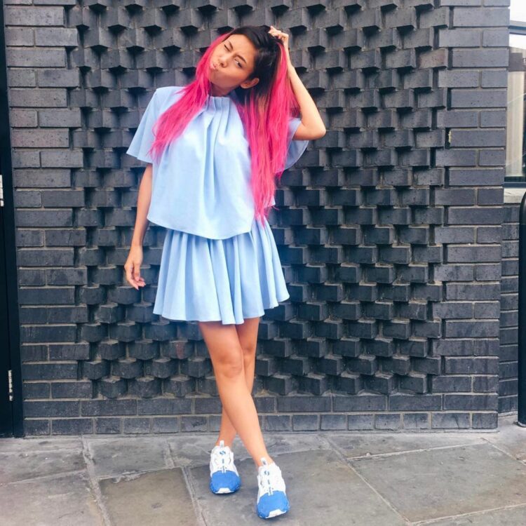 caroll lynn van den brom feet 4