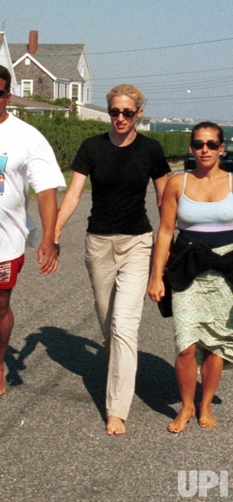 carolyn bessette kennedy feet 3