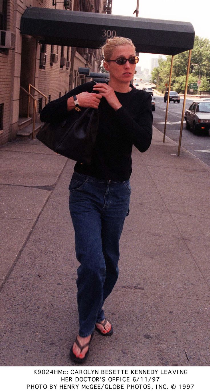 carolyn bessette kennedy feet 4