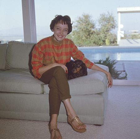 carolyn jones feet 3