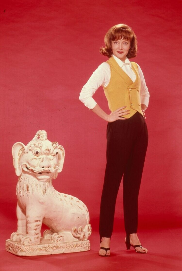 carolyn jones young feet 5