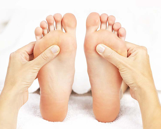 carolyn leigh feet 5