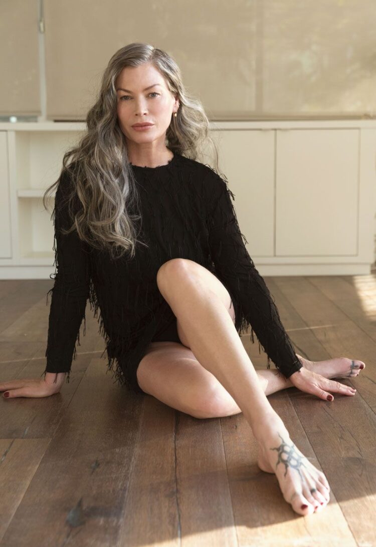 carre otis feet 1