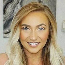 carrie dejong brown feet