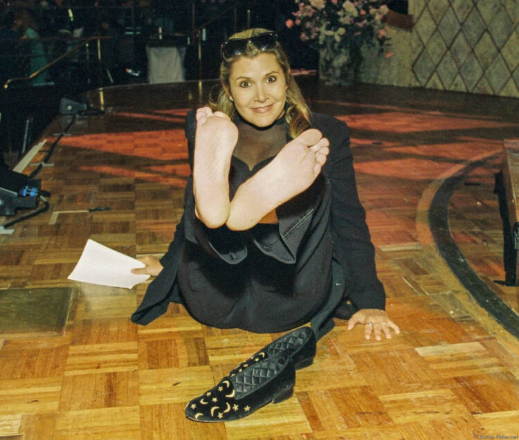 carrie fisher feet 1